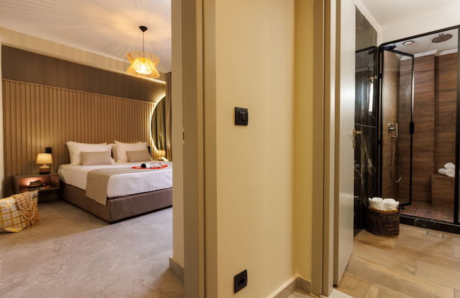 Hersonissos Beach Front Suites - Photo 21