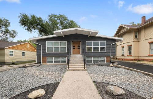 Light-Filled Modern Flat Near 25th Street Fun - Photo 11