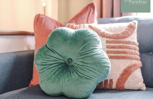 Spacious 5-bedroom Contractor House Sleeps 7 with Parking by PureStay - Foto 34