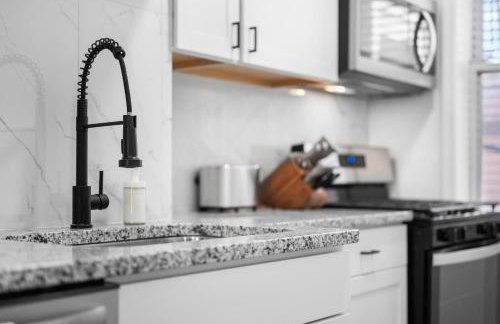 Central Lawrenceville 3 Spacious and Modern Two Bedroom Apartment with Free Street Parking - Foto 16