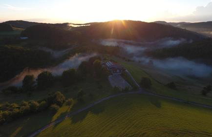 Fachwerkhaus mitten in der Natur - Foto 3