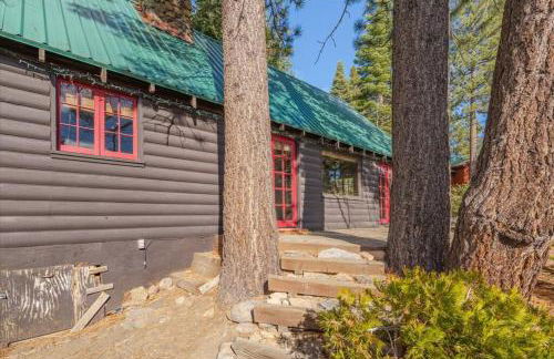 Coziest Cabin in Tahoe w Stone Fireplace Comfy Beds Close to Slopes & Lake - Foto 26