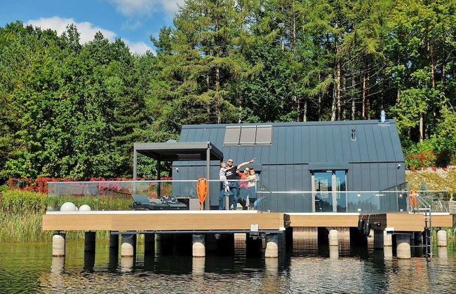 Unique Holiday Home on the Water, Bytow - Photo 1