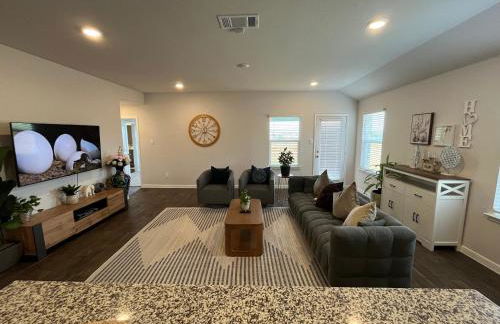 New 4BR Walk to Community Pool & Playground - Foto 10