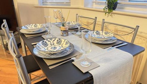 Spacious 2-Bedroom Duplex with Jacuzzi Bath and Free Gated Parking - Foto 3