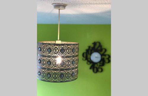 Chic 2 Bed Apartment with Free Parking- Recently Redecorated, 10 Minutes to City Centre - Foto 17