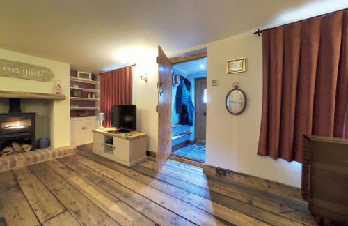 Rose Cottage, 2 Bedroom Cottage with character, near Southwold - Photo 2