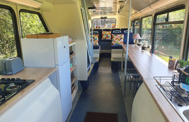 Double Decker Bus on an Alpaca Farm Sleeps 8 - Foto 9