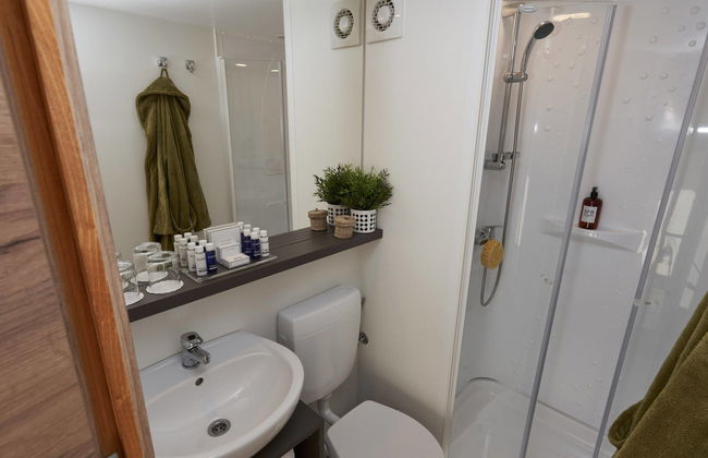 2 bedroom House in IJhorst with swimming pool and terrace - Photo 8