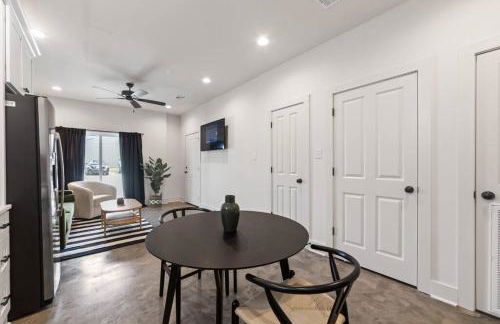 Teche House KING Bed Luxury Getaway Fast WiFi - Foto 20