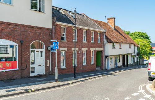 Beautiful Flat Town Centre 55 inch Smart TV + Netflix - Photo 16