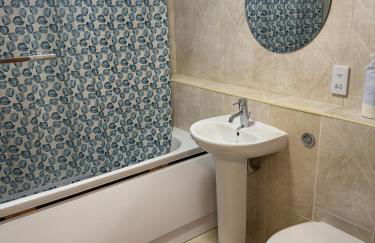 Modern, Sleeps 6, First floor, Parking, Beautiful rural market town, Llani - Foto 22