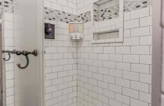 Spacious Home King Beds Gym Deck Games Parking AC - Foto 44