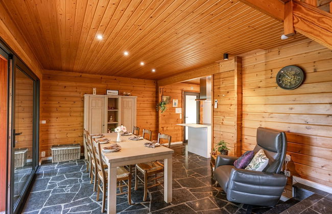 Huswell - Tranquil Retreat Cozy Chalet in the Heart of Urse - Photo 11