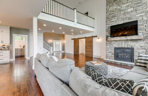 Steps From Oneida Lake Spacious Gem with Game Room! - Foto 4