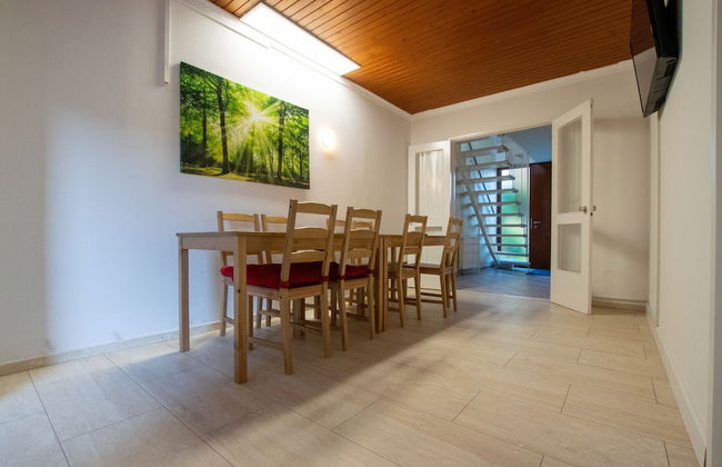 Tolstov-Hotels Beautiful Villa with Big Garden - Photo 3