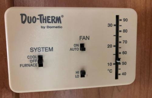 Private 1-bedroom RV, direct bus to NYC Manhattan only 2 blocks away, MetLife Stadium FIFA World Cup 25 minutes away - Foto 17