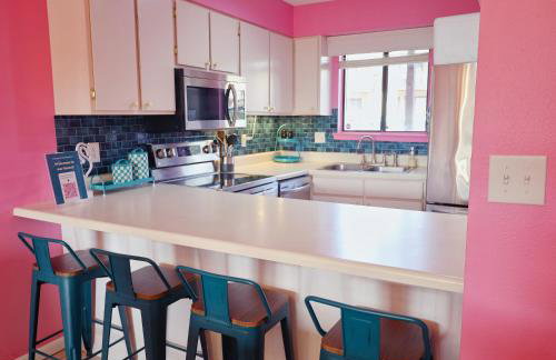 Pink Dream House - 2BR, Pools, Patios, & Walk to Ocean in Panama City Beach - Foto 18