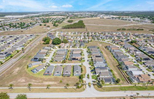 Great Location, gated community, private heated POOL - Foto 31