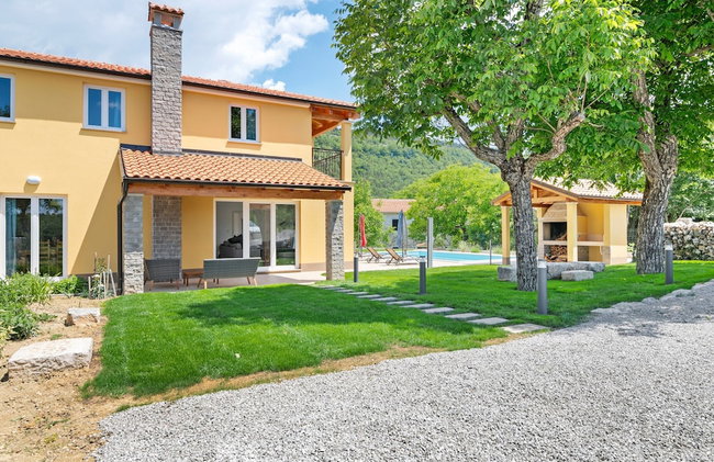 Quaint Holiday Home near Buzet with Terrace - Foto 1