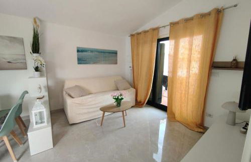 Apartment - Sleeps 4 - Pool - Parking - Foto 5