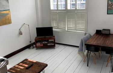 Charming 2-Bedroom Maisonette - Foto 6