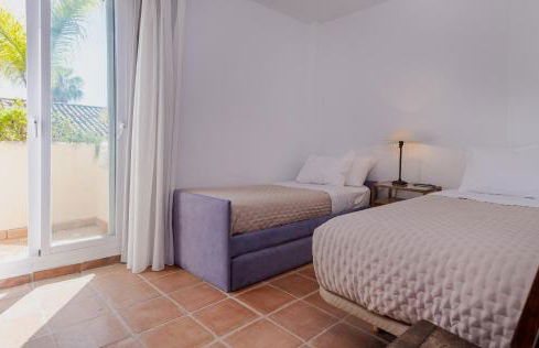 Charming Andalusian-Style Beach Villa - Foto 37