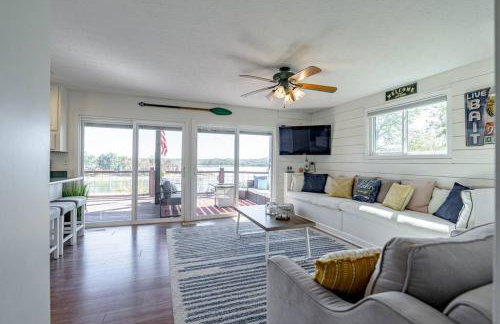 Cozy Lakefront Holiday Getaway! - Foto 3