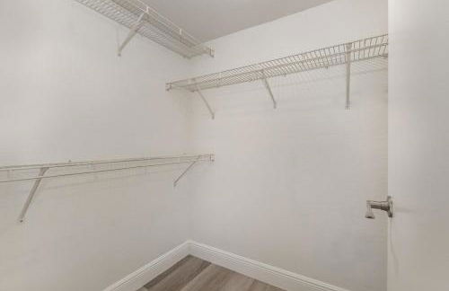 Pondview Modern Farmhouse Condo Half Mile to Beach - Foto 10