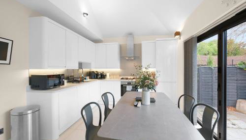 Modern Comfort 2-Bedroom, 2-Bathroom House - Foto 5