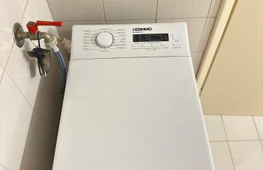 Mamour Apartments, Near Tram & 8' to Beach, Queen Bed Comfort - Foto 20