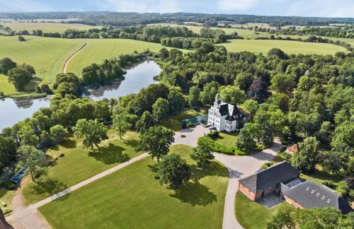 GUT KLETKAMP "Storchennest" - Ferienwohnung im Schlossturm mit 3 Schlafzimmern I Panorama-Turmzimmer mit Naturblick I Gemeinschaftsgarten I 15 Min zur Ostsee I Küche I Parkplatz I WLAN - Foto 7