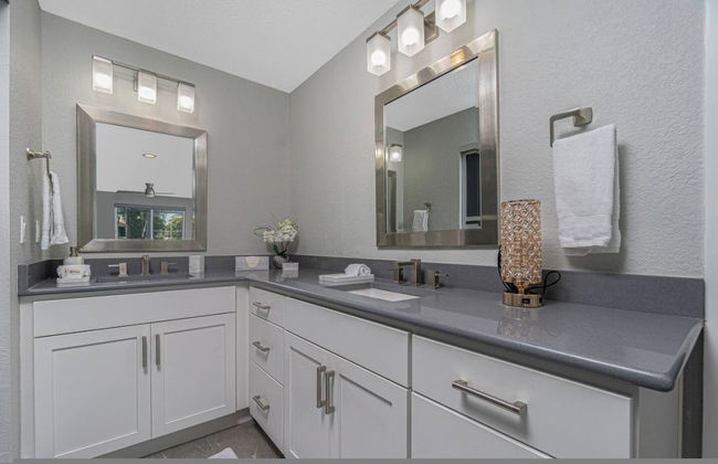 Tranquility - Waterfront Villa With Pool Dock - Photo 33