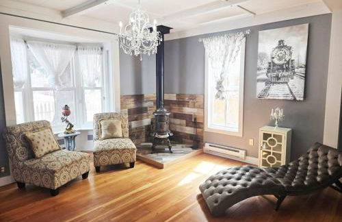 Victorian Dream! Charming Mountain View Home by Downtown - Foto 8