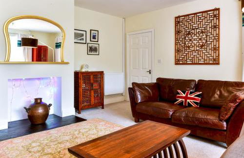 Spacious 4 Bedroom home with Parking Garden - Pass the Keys - Foto 7