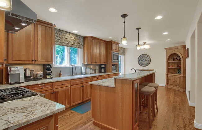 5BR Poe Manor Entertain,hot Tub+has Everything! - Foto 13