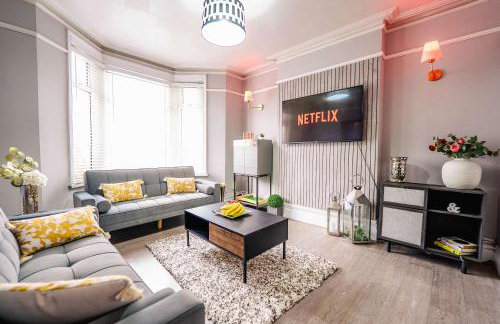 3BR 2Bath Home with Hot Tub Games Room By Stadium with Fast WiFi & Free Parking - Foto 22