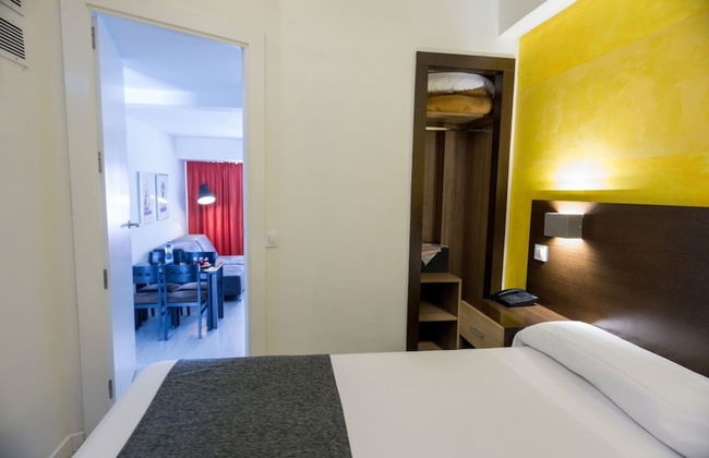 Apartamentos Recoletos - Photo 31