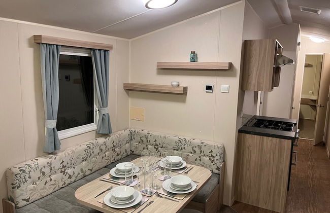 Premium Location - Sleeps 6 - Caravan on The Lakes - Foto 20