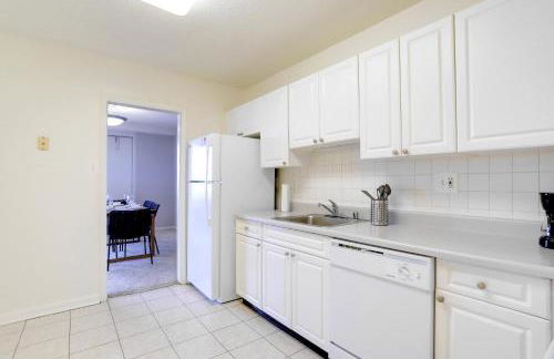 Group-Friendly Stay Near Metro - Foto 16