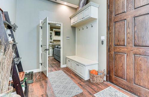 1 Mi to Vackar Stadium Roomy Retreat with Pool - Foto 25