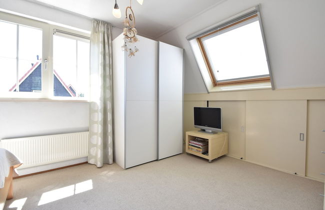 Enticing Holiday Home in Oude With Garden - Foto 3