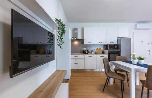 Colombo Palace - viale colombo 358 - Photo 39