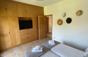 Paralia Homes cheerful 2 bedroom with pool, unit #1 - Foto 16