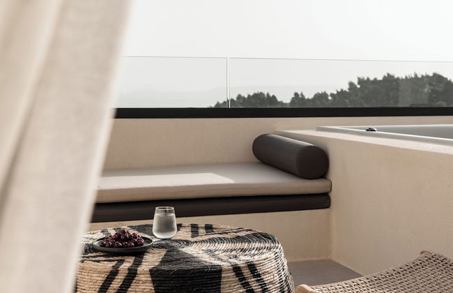 Seven Rocks Suites - Photo 45