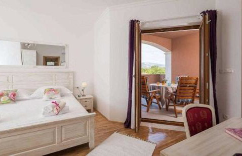 5-Bed Villa with Pool, Jacuzzi & Padel Court - Foto 28