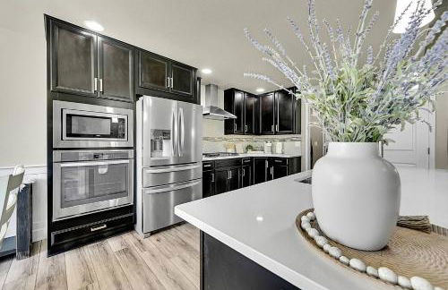 Modern 5BR/3BA Luxury Home|Movie Nights & Comfort - Foto 7