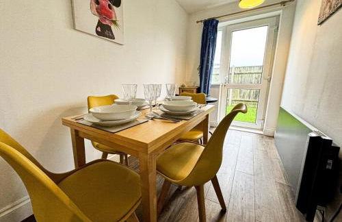 Dog Friendly Kessingland Chalet | Coastal Retreat - Photo 11