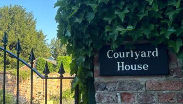 Courtyard House- Luxury Holiday House with floodlit Tennis court - Foto 3