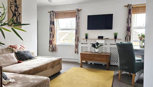 2 bed apt w/ private parking close to town centre - Foto 3